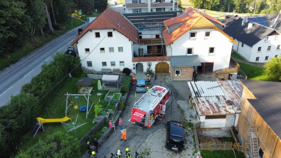 Verschmorte Niederspannungsleitung sorgte für Rauchentwicklung in Wohnhaus in Kirchschlag bei Linz