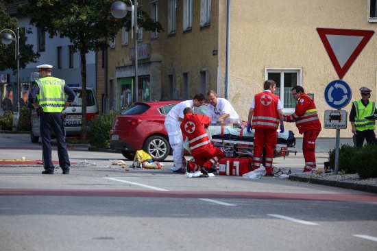 Schwerer Unfall mit Moped in Marchtrenker Kreisverkehr fordert zwei Verletzte
