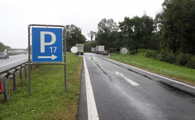 Dreister Einbruch in Auto auf Rastplatz bei Krenglbach whrend Insassen schliefen