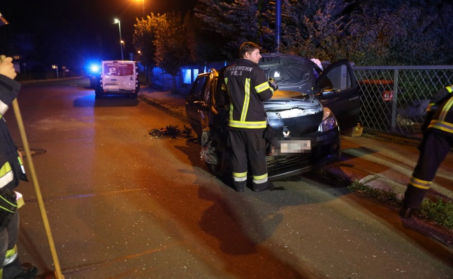 Aufräumarbeiten nach nächtlichem Verkehrsunfall in Wels-Vogelweide