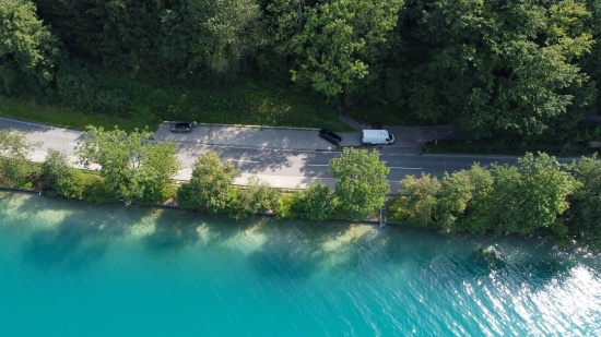 Tauchunfall in Steinbach am Attersee: Taucherpaar bei Notaufstieg aus Attersee schwer verletzt