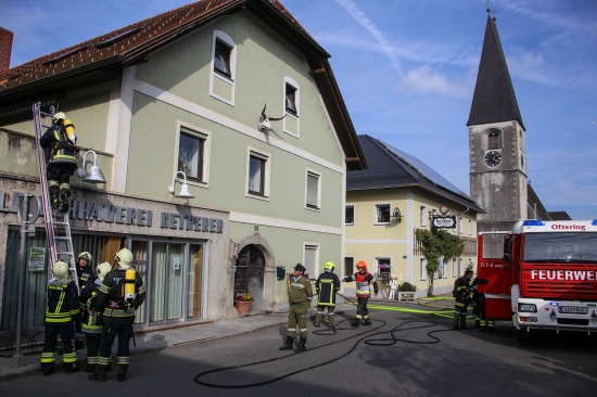 Groe Einsatzbung der Feuerwehren im Ortszentrum von Oftering