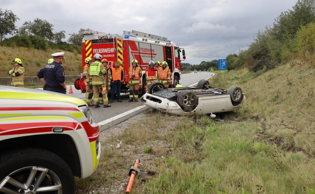 Cabrio bei schwerem Verkehrsunfall auf Innkreisautobahn in Haag am Hausruck überschlagen
