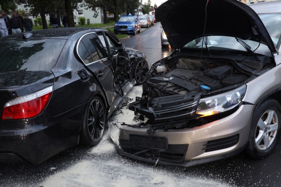 Heftiger Crash zwischen zwei PKW in Wels-Lichtenegg