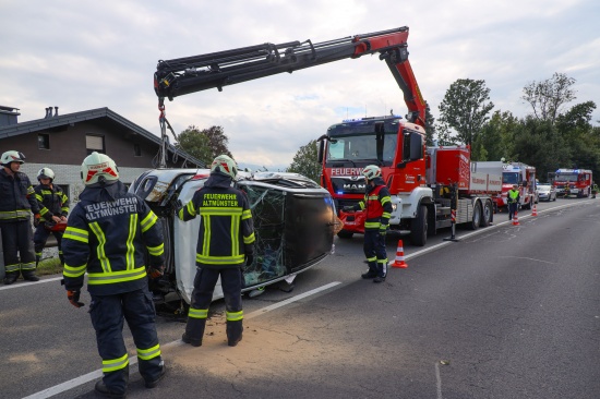 Auto berschlagen: Schwerer Verkehrsunfall auf Salzkammergutstrae bei Altmnster