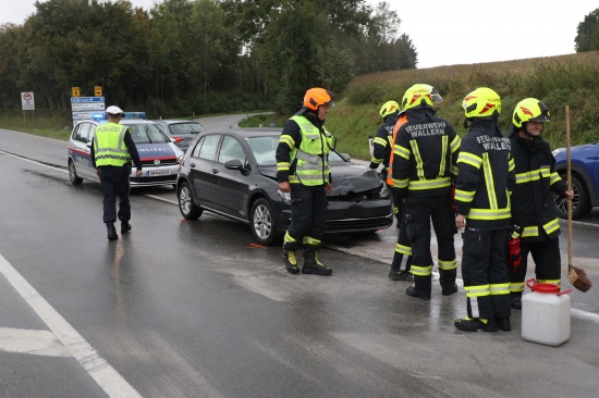 Aufrumarbeiten nach Verkehrsunfall auf Innviertler Strae in Wallern an der Trattnach