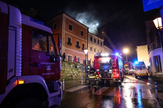 Ausgedehnter Wohnungsbrand in Enns sorgt fr Einsatz zweier Feuerwehren