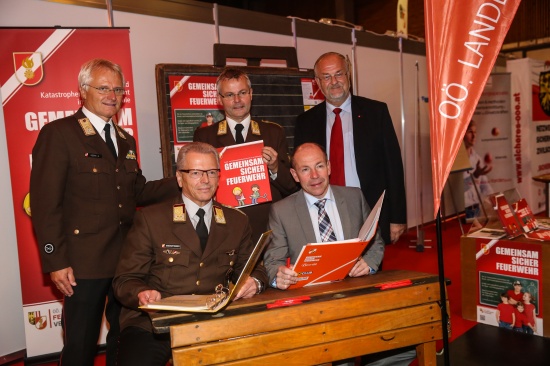 Messe für Sicherheit und Einsatzorganisationen "Retter 2014" in Wels eröffnet