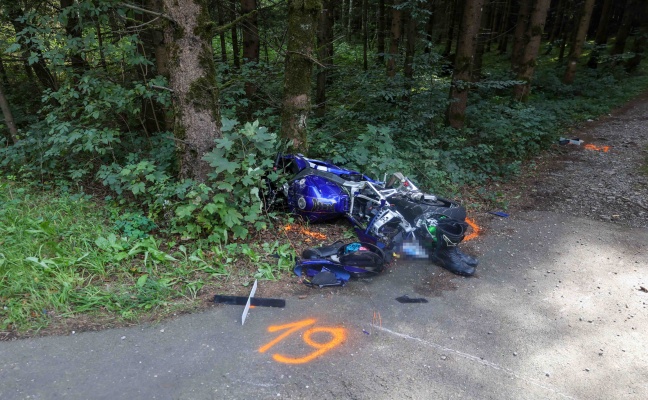 Motorradlenker (44) bei Kollision mit Traktor in Burgkirchen tödlich verletzt