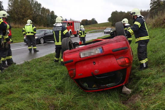 Autoberschlag bei Verkehrsunfall auf Eferdinger Strae in Hinzenbach