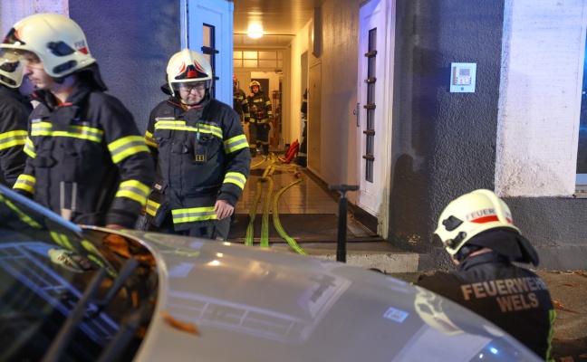 Brandeinsatz: Verrauchtes Stiegenhaus in einem Wohn- und Geschftsgebude in Wels-Neustadt