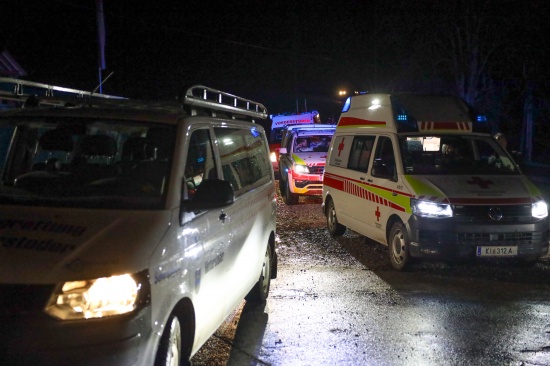 Auto bei Unfall in Hinterstoder etwa 80 Meter in steilstem Gelnde nahezu im freien Fall abgestrzt