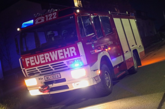 Feuerwehr bei gemeldetem Gasgeruch in Thalheim bei Wels im Einsatz