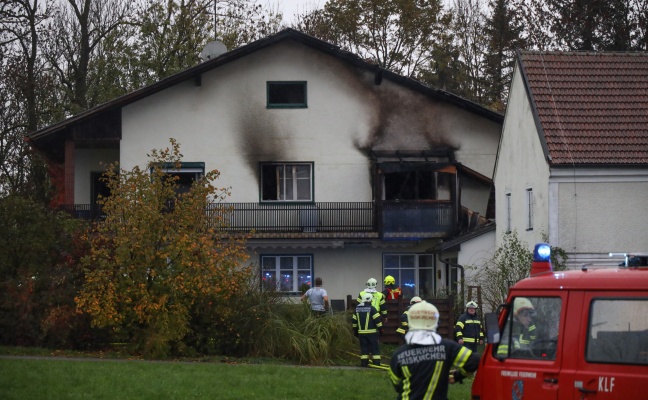 Zehn Feuerwehren bei Brand eines Wohnhauses in Taiskirchen im Innkreis im Einsatz