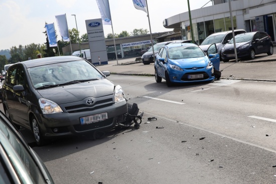 Verletzte bei Verkehrsunfall in Wels-Pernau