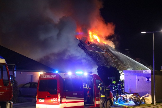 Sechs Feuerwehren bei Wohnhausbrand in Ried im Traunkreis im Einsatz
