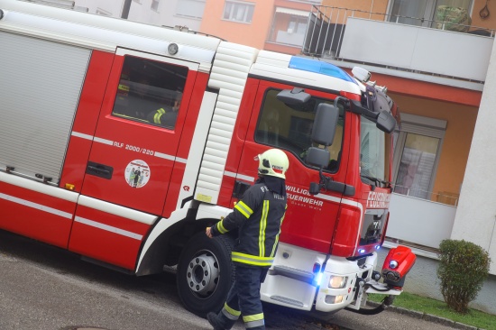 Sanierungsarbeiten l�sten Einsatz wegen vermeintlichem Gasgeruch in Wohnanlage in Wels-Neustadt aus