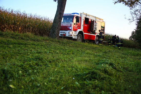 Feuerwehr bei Traktorbergung in Weikirchen an der Traun im Einsatz