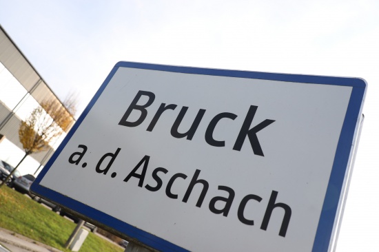 Drei Feuerwehren bei Brand von Filtern bei einem Unternehmen in Peuerbach im Einsatz