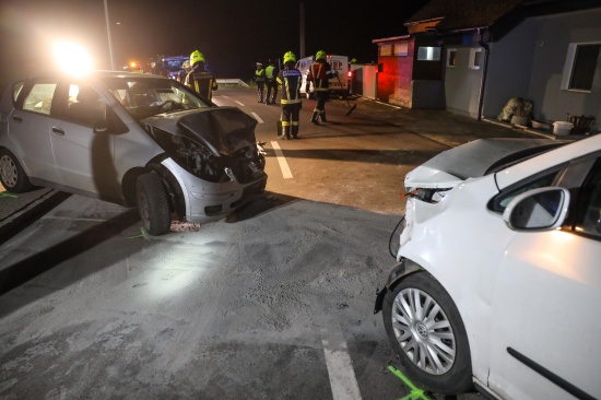 Drei Verletzte bei Frontalcrash zweier PKW in Offenhausen