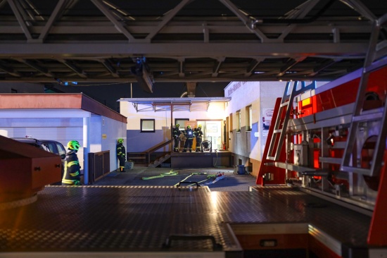 Brand in einer Rsterei in Traun sorgt fr Einsatz von zwei Feuerwehren
