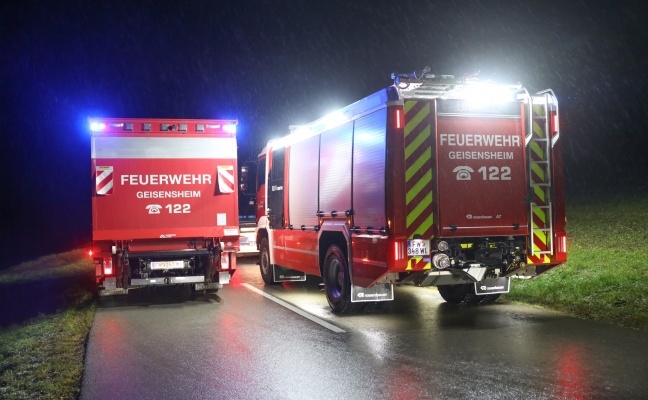 Feuerwehren zu Aufräumarbeiten nach Verkehrsunfall in Pichl bei Wels alarmiert