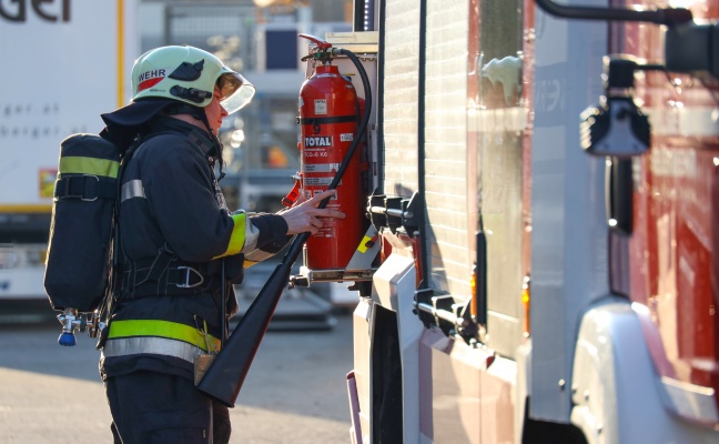 Brand eines Stromverteilers in einer Messehalle in Wels-Lichtenegg