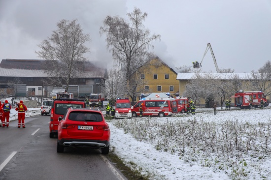 14 Feuerwehren bei Grobrand eines Wohnhauses in Mnzkirchen im Einsatz