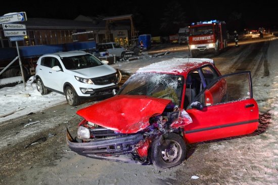 Schwerer Verkehrsunfall zwischen zwei PKW in Pettenbach