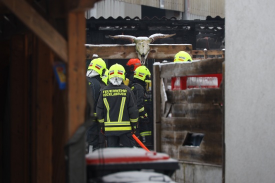 Brand einer gr��eren Gartenh�tte in V�cklabruck sorgt f�r Einsatz zweier Feuerwehren