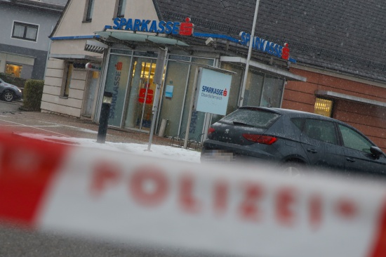 Bankberfall in Leonding - Alarmfahndung der Polizei nach flchtigem Tter