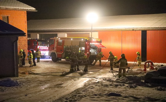 Brand im Stall eines Bauernhofes in Bad Hall sorgte für Einsatz der Feuerwehr