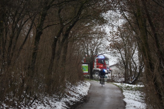 Personenrettung: Mann mit Rollstuhl in Wels-Vogelweide in eine B�schung gest�rzt