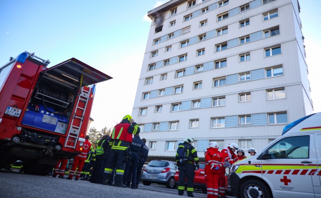 Brand in einem Hochhaus in Enns fordert ein Todesopfer