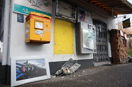 Zigarettenautomat gesprengt: Trafik in Linz-Bindermichl-Keferfeld in Silvesternacht beschdigt