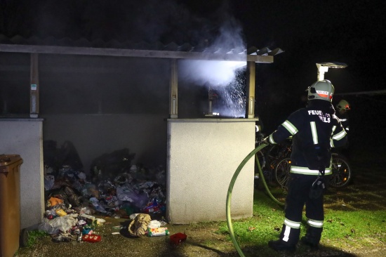 Brand in M�llinsel einer Wohnanlage in Wels-Lichtenegg