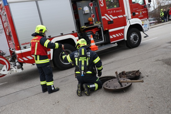 Schwefelwasserstoff: Erneut Schadstoffeinsatz wegen tzendem Geruch aus Kanalisation in Marchtrenk