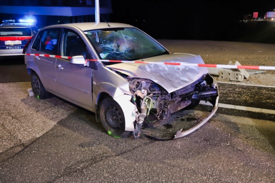 Vier Verletzte bei Verkehrsunfall zwischen drei Fahrzeugen in Hagenberg im Mhlkreis