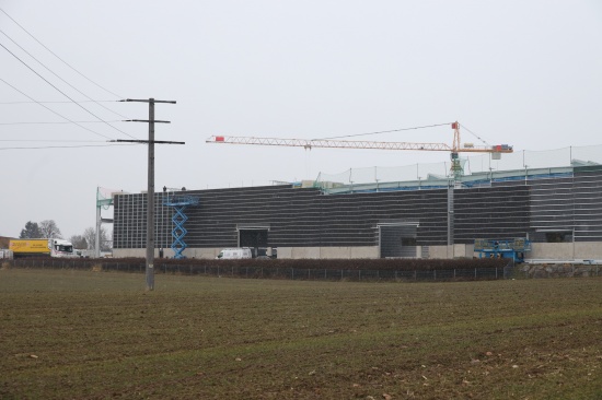 Vier Feuerwehren bei Personenrettung auf Baustelle in Pasching im Einsatz