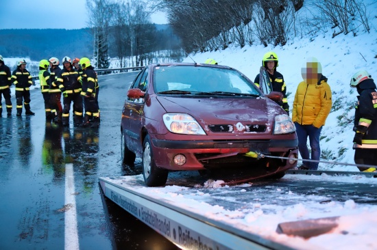 PKW bei Verkehrsunfall in Helfenberg berschlagen