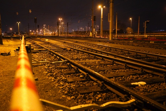 Bahnverkehr eingestellt: Fliegerbombe im Bereich des Verschiebebahnhofs in Wels-Neustadt entdeckt