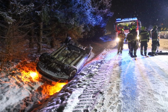 Autoberschlag auf Voralpenstrae bei Kremsmnster endet glimpflich