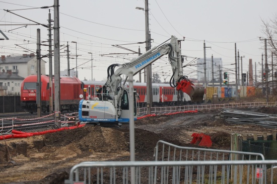 Sperre der Westbahnstrecke nach neuerlichem Fund einer Fliegerbombe bei Bauarbeiten in Wels-Neustadt