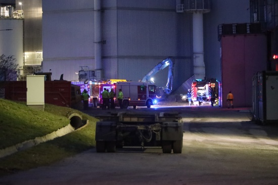 Brandeinsatz bei Abfallentsorgungsunternehmen in Wels-Schafwiesen