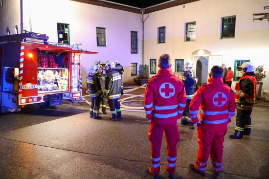 Sechs Feuerwehren bei Brand in einer Schule in Pettenbach im Einsatz