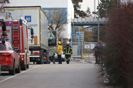 Vermuteter Gasaustritt an einem LKW nach medizinischem Notfall in Wels-Lichtenegg