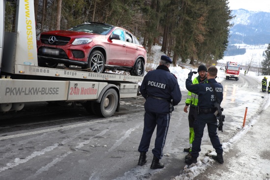 Flchtendes Auto bei Verfolgungsjagd mit Polizei in Windischgarsten verunfallt