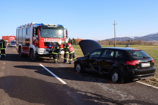 Schwerer Verkehrsunfall mit drei beteiligten Fahrzeugen in Laakirchen