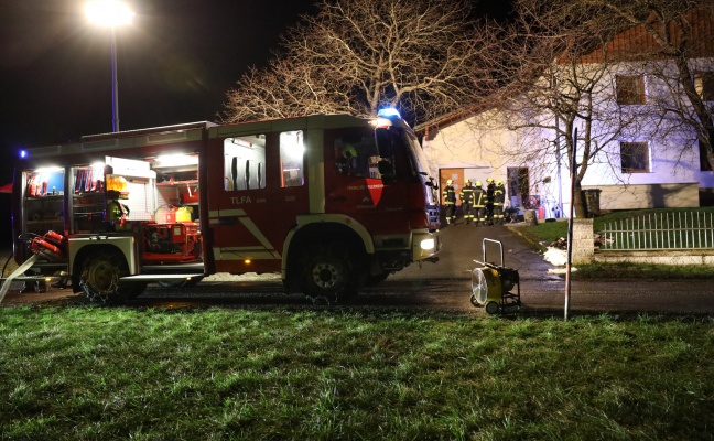 Drei Feuerwehren bei Brand im Heizraum eines Hauses in Peterskirchen im Einsatz