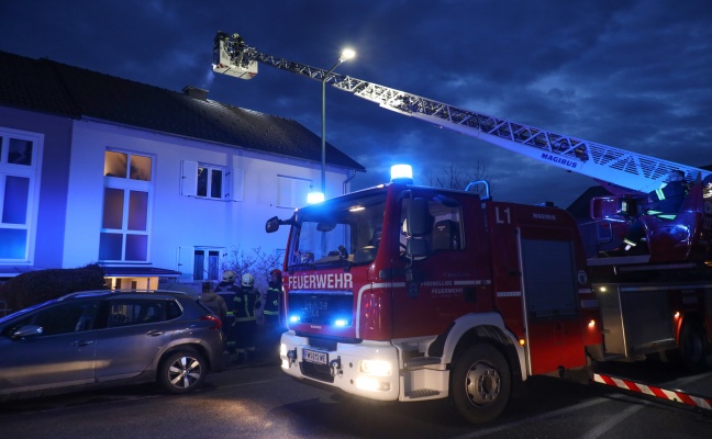 Kaminbrand bei Wohnhaus in Wels-Lichtenegg sorgte fr Einsatz von Feuerwehr und Rauchfangkehrer